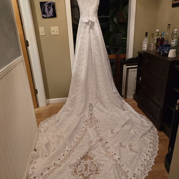 Michelangelo wedding dress size 6 - Picture 9 of 13